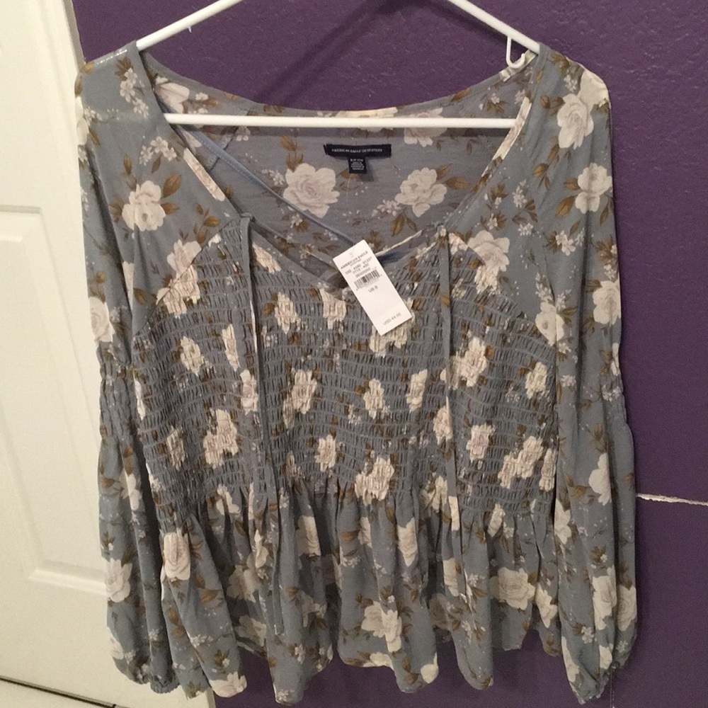 American Eagle floral top (never worn)